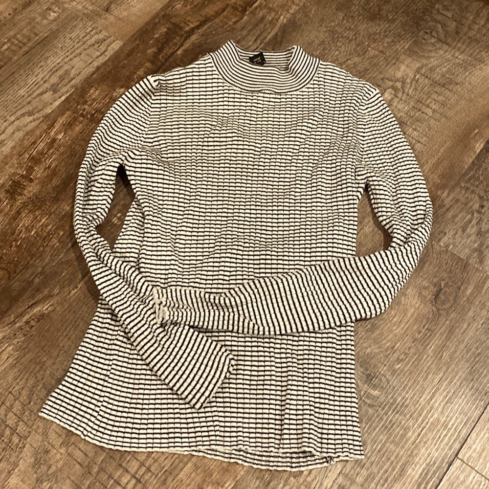 Black and white stripped crop top from forever 21